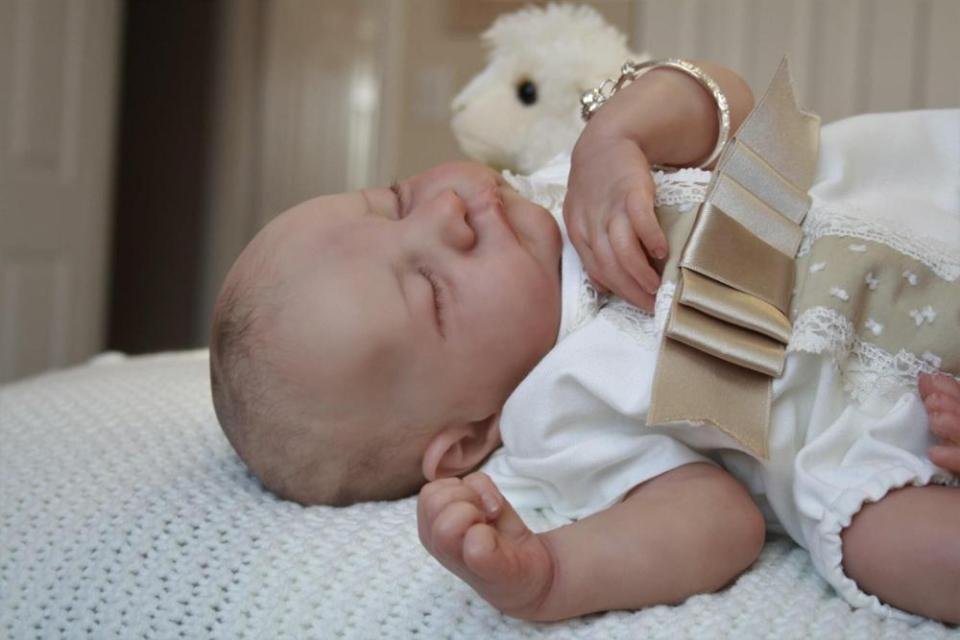 Bebe Reborn Realista Dormindo Corpo de Tecido - Dondoquinha Reborn - Bebê  Reborn